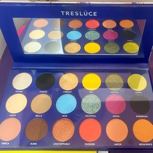 Tresluce Beauty, The I AM eyeshadow palette. 18 shades. NEW